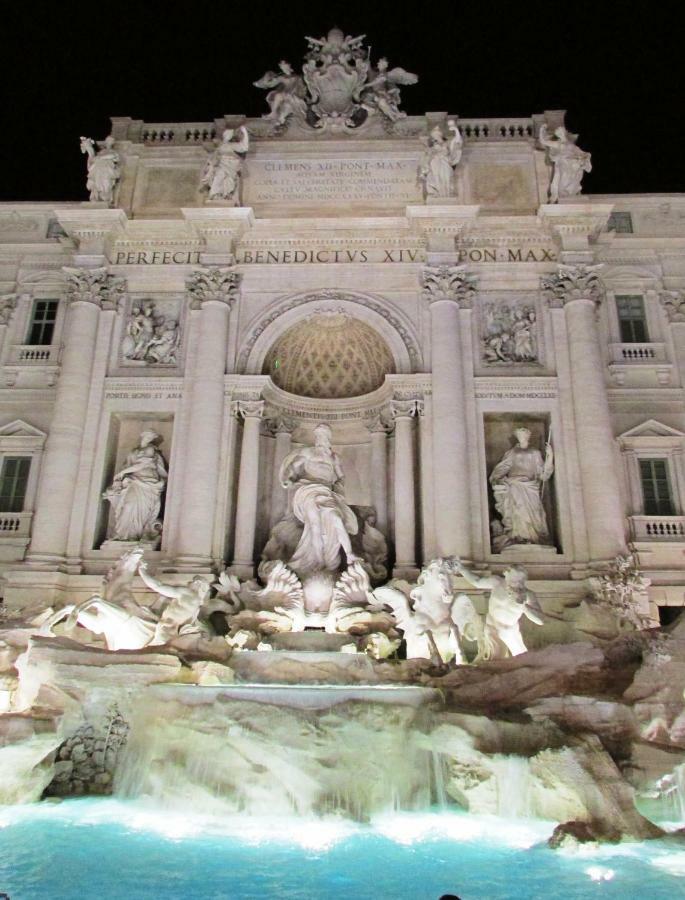 Fontana Di Trevi - In Apartment